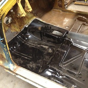 Drivers floor new installed.jpg