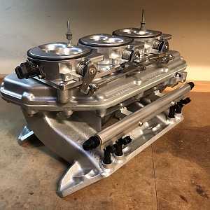 P3690982 Weiand Six Pack Tunnel Ram