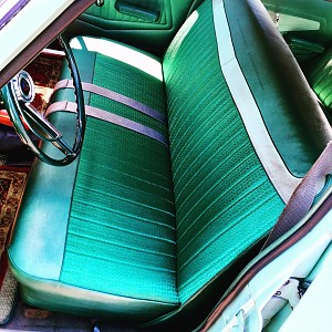 1962 Valiant V200 Sitzbank vorne.jpg