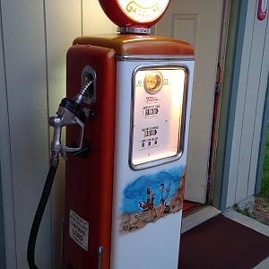 52 Tokheim gas pump restored 3 15 22.jpg