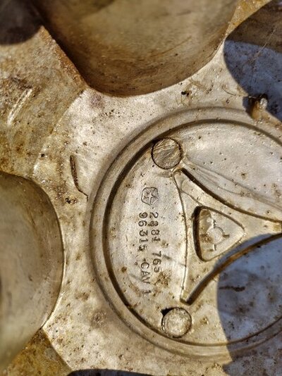 2881765 Hubcaps-1.jpg 2881765 Hubcaps-1.jpg