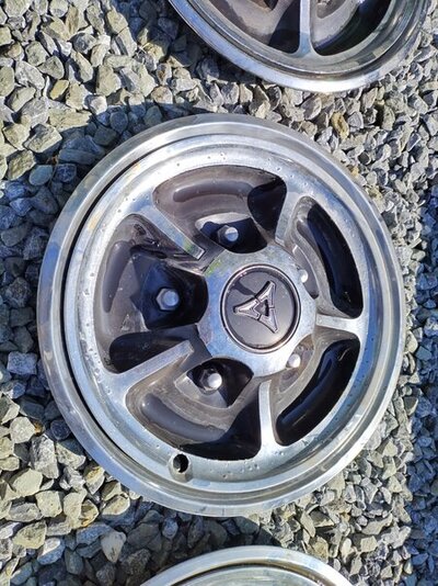 2881765 Hubcaps-3.jpg 2881765 Hubcaps-3.jpg