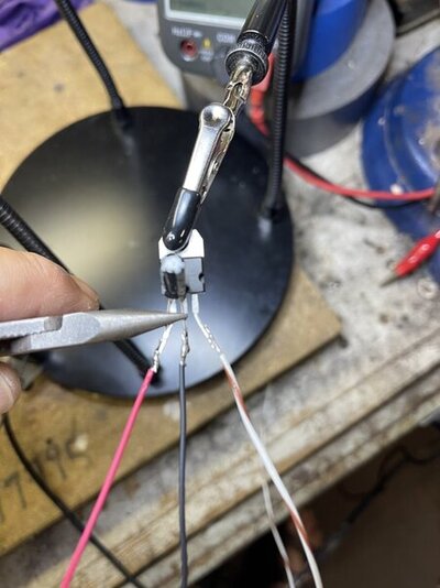 008 - Position cap leads.jpg