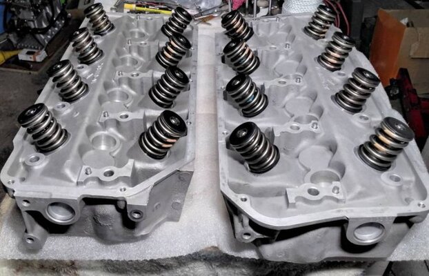 426Hemi headsUno.jpg