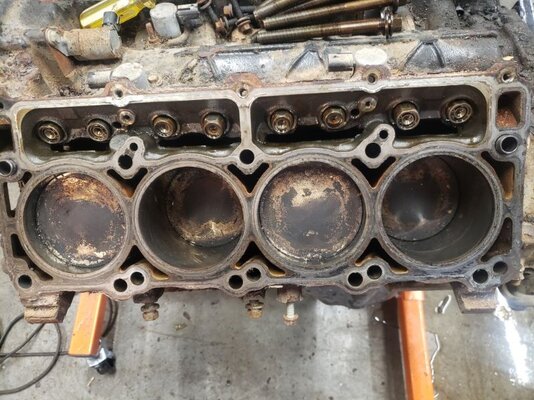 DRIVER SIDE PISTONS.jpg