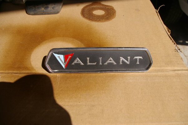 hood emblem front.JPG