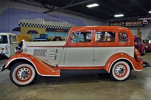 1934 PLYMOUTH 4 DOOR SEDAN PE