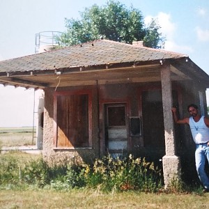 STEVE at GPA GAS STATION LANDA, N. Dakota.jpg